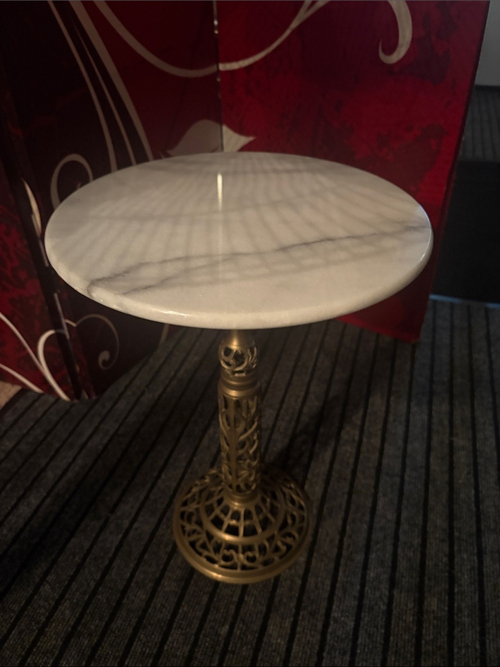 Vintage Hollywood Regency Marble Top & Brass Pedestal Table.Made in Taiwan R.O.C